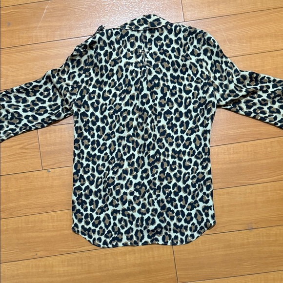 White House, Black market Leopard Print Button-Up Shirt - Picture 6 of 9